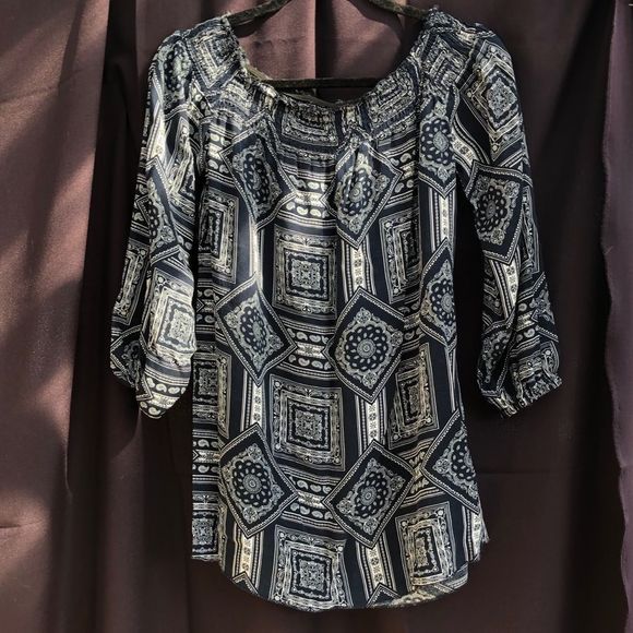 2/15$ Blouse/ top - Picture 1 of 5